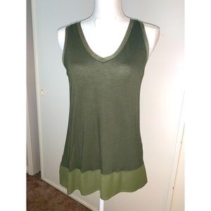 Green V Neck Sleeveless Top w/Lace Trim Small
